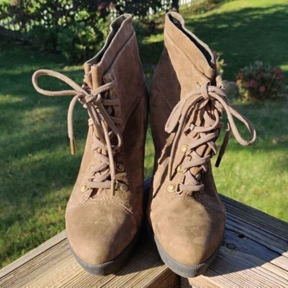 BOUTIQUE 9 Wedge Booties